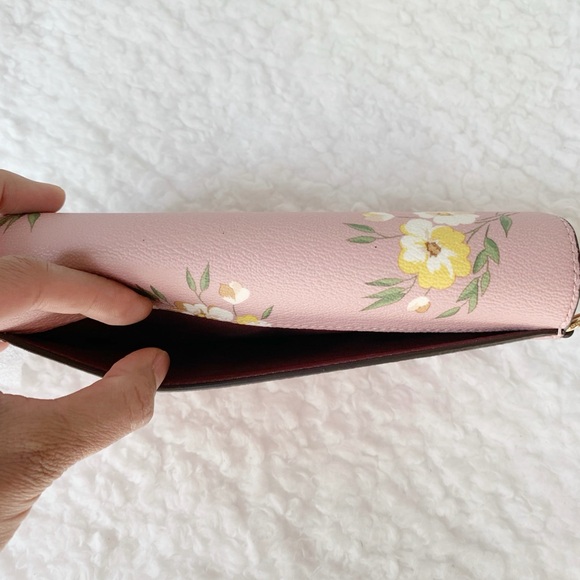 New in Gift Box Coach Envelope Floral Print Wallet with Charms
